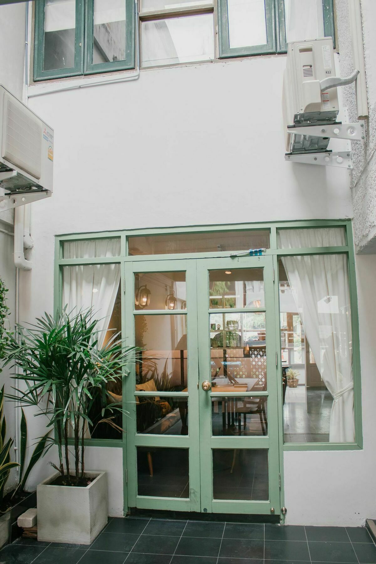 Hostel Weeping Willow Sukhumvit 26 Bangkok Exterior foto